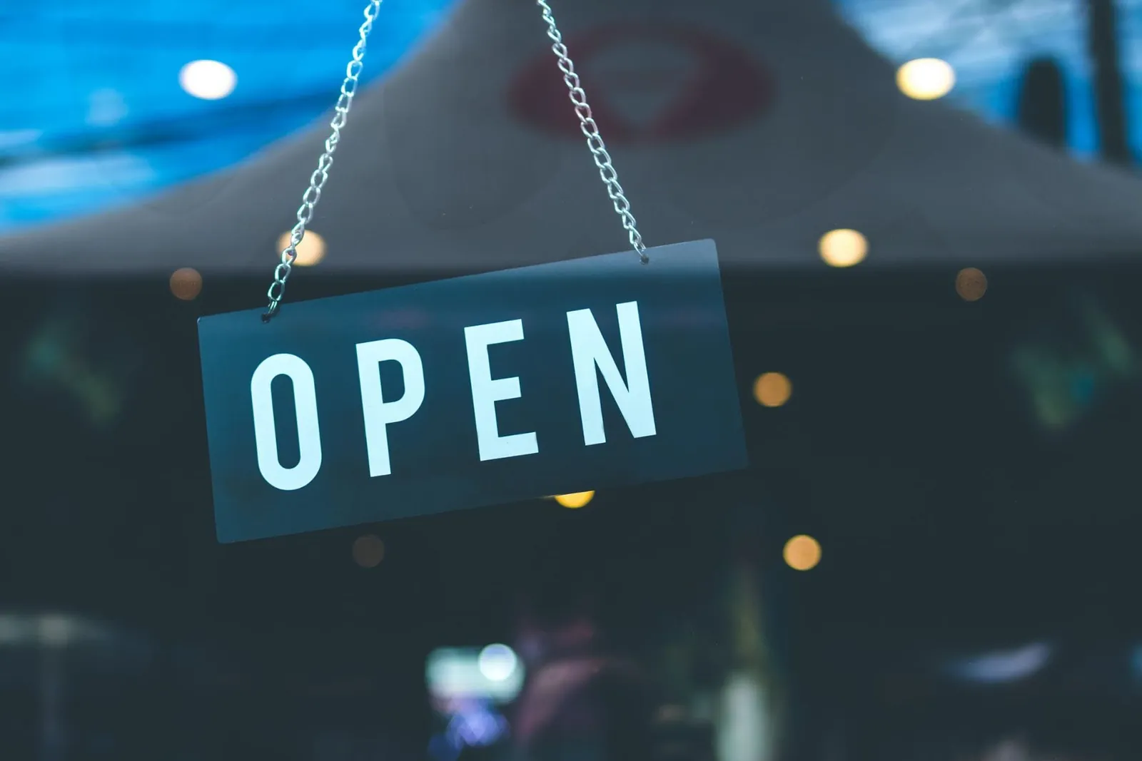 Pancarte sur la vitrine d’un commerce